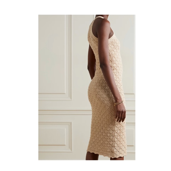 ALICE + OLIVIA Lulu crochet-knit halterneck midi dress in Sand - Picture 2 of 3
